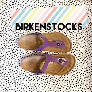 EUC Birkenstock Gizeh in Purple Patent